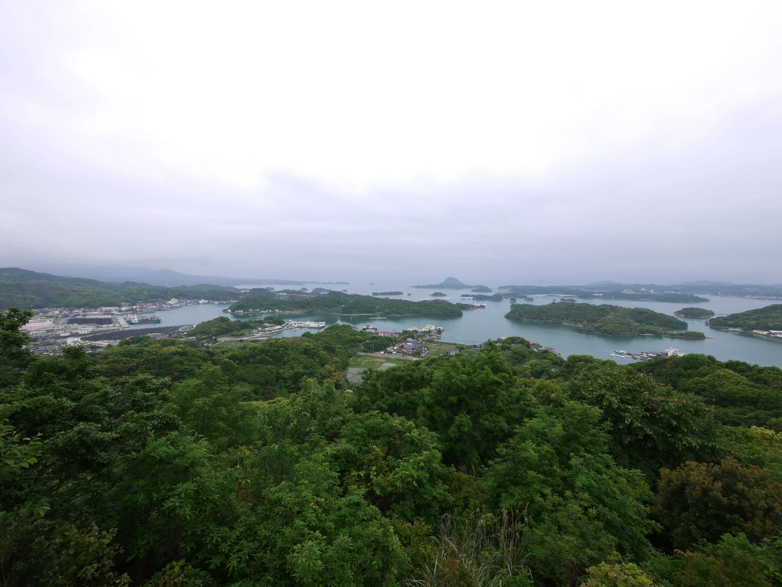 從高舞登山展望台望見天草五橋與松島海灣
