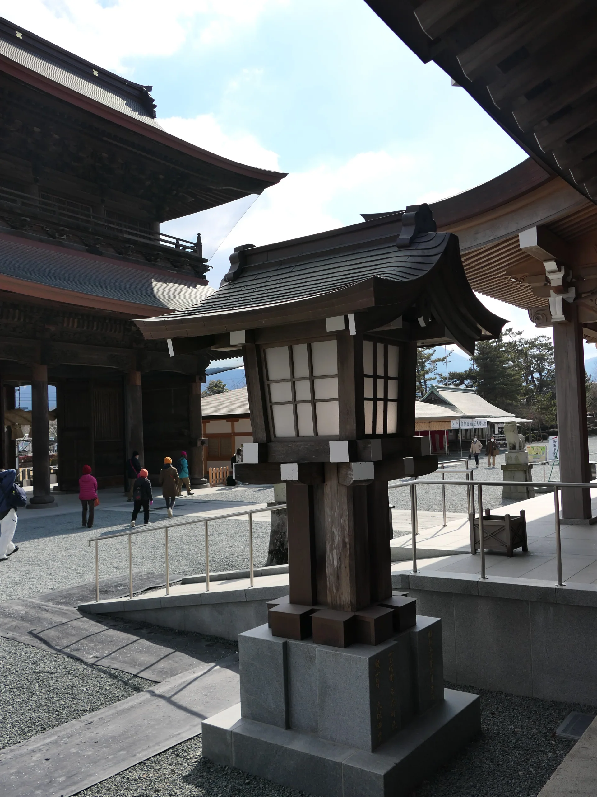 阿蘇神社境內社殿與參拜區