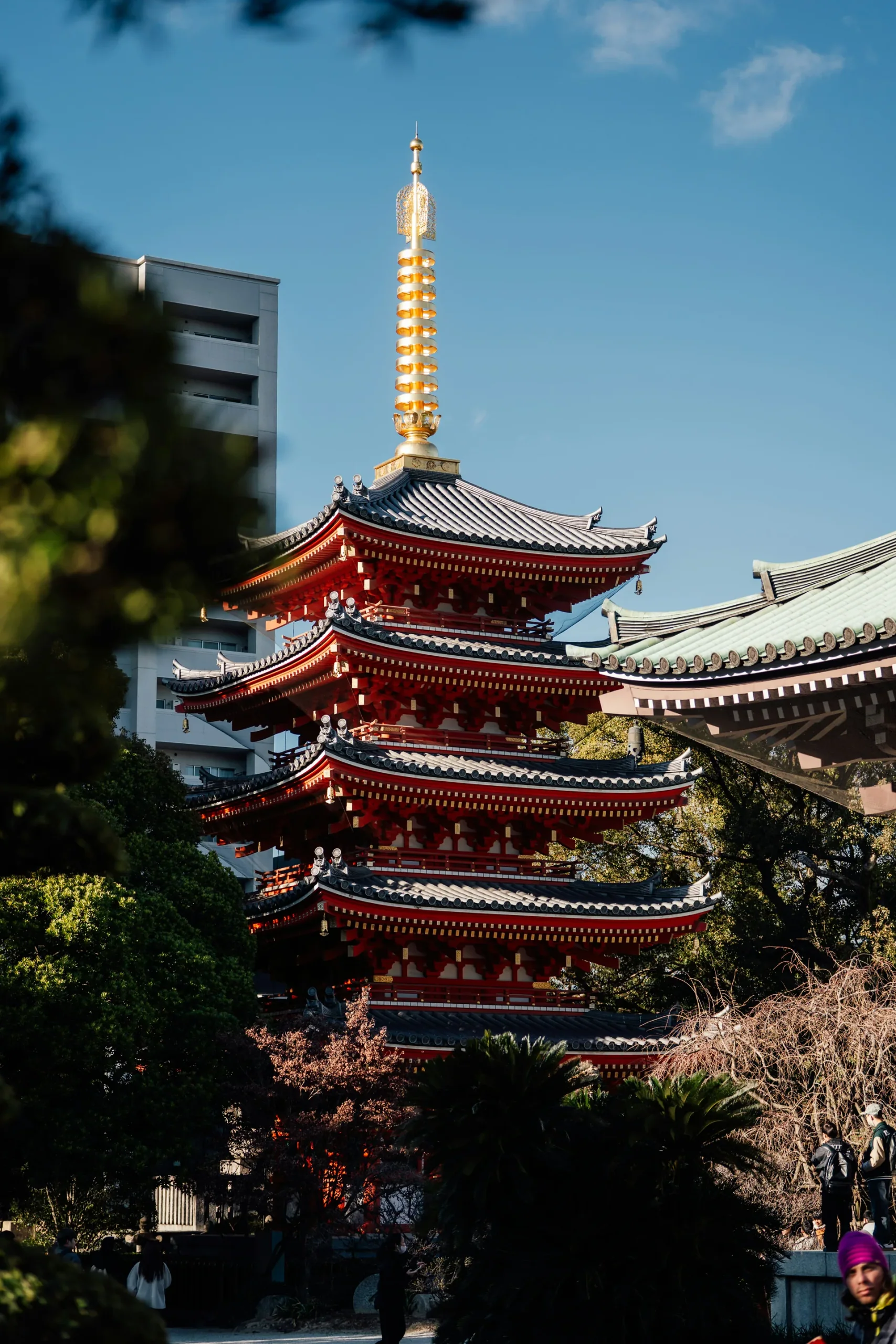 博多東長寺朱紅色五重塔，寺院位於祇園站附近的舊市街散步範圍