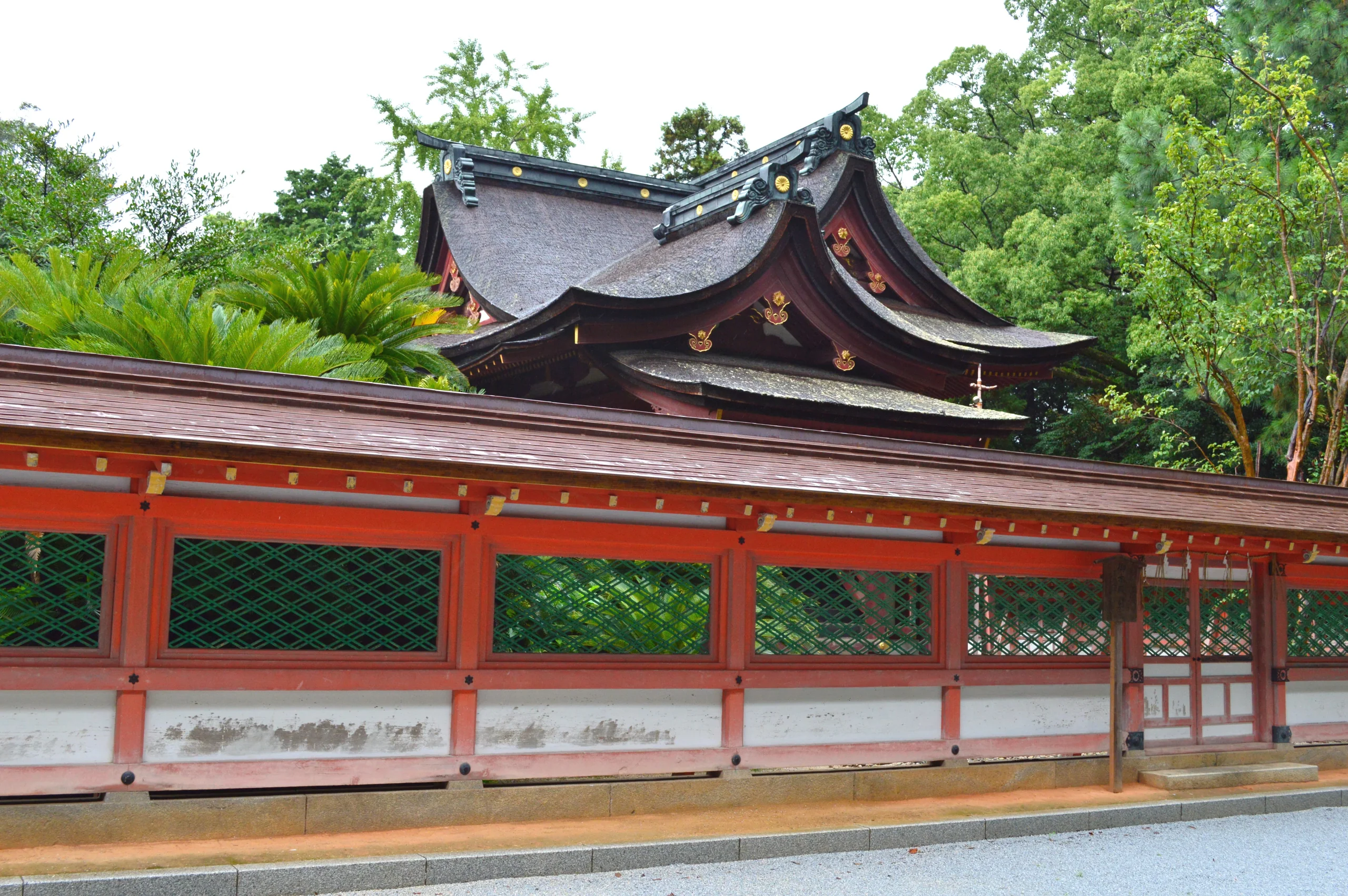 香椎宮本殿屋頂、社殿與境內圍欄