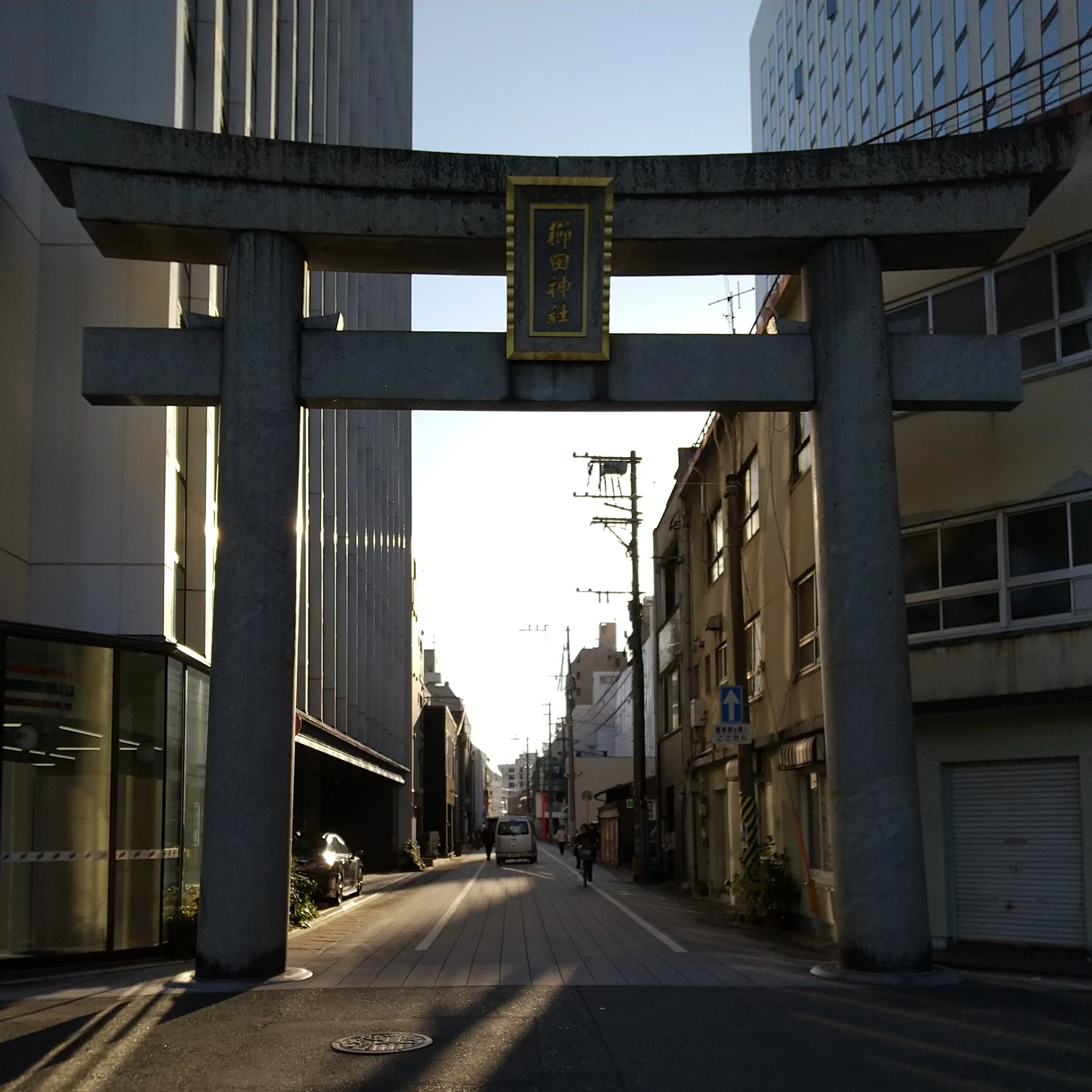 櫛田神社一之鳥居與冷泉町表參道街景