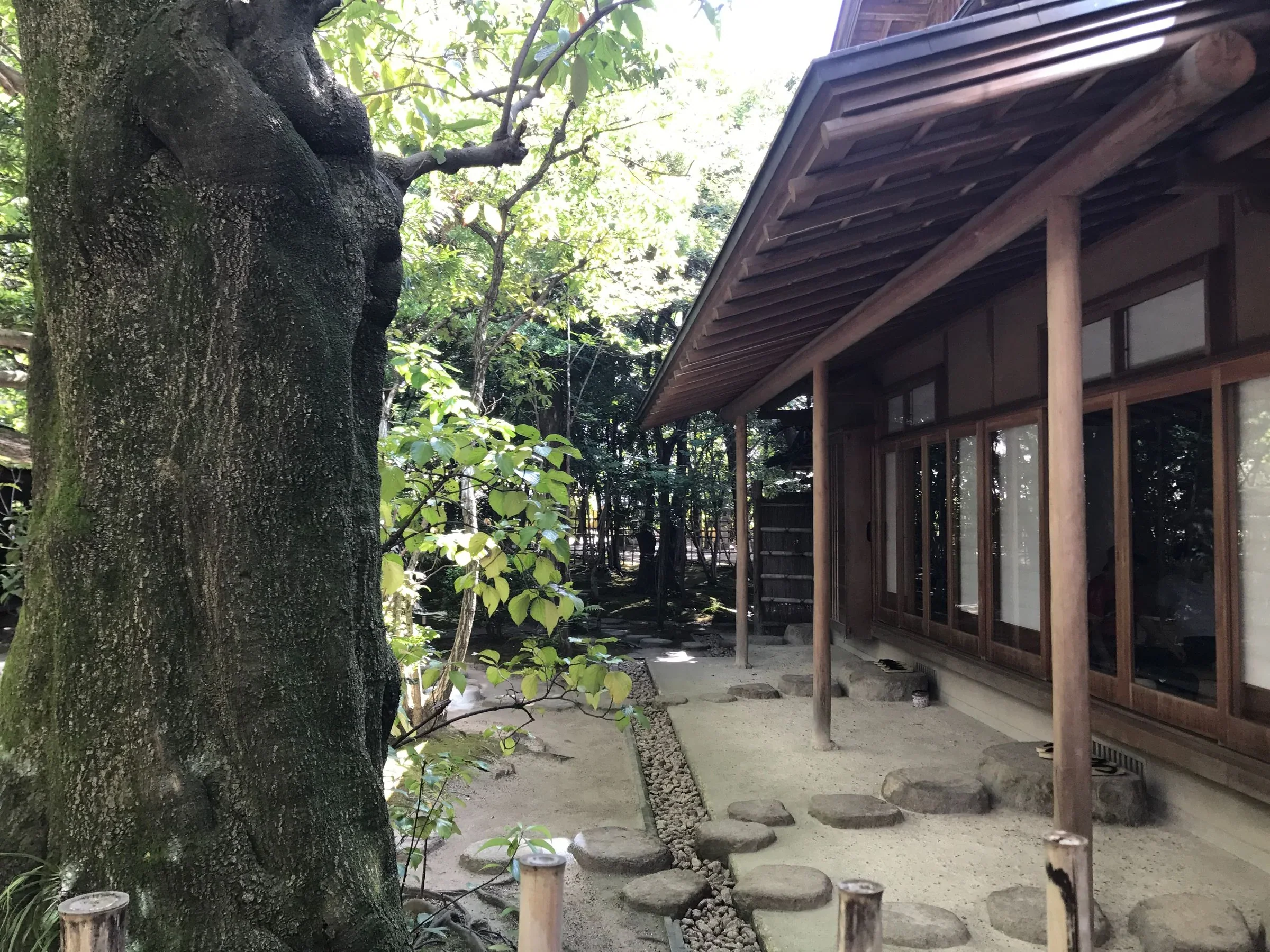 福岡樂水園庭園內茶室與入口步道
