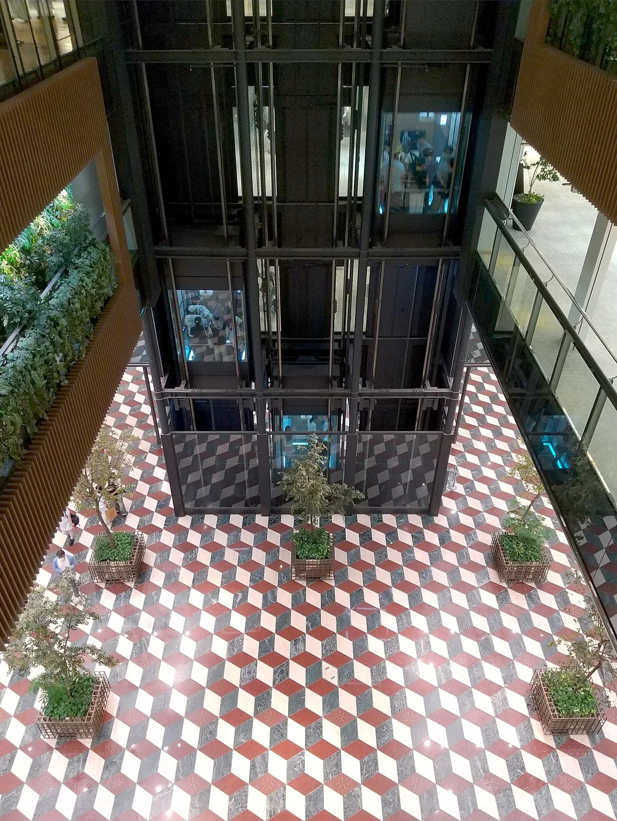 福岡天神西側購物街區的商業空間