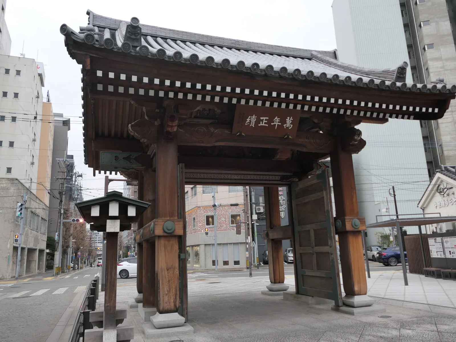 九州場所行程上午可走訪的博多舊市街千年門