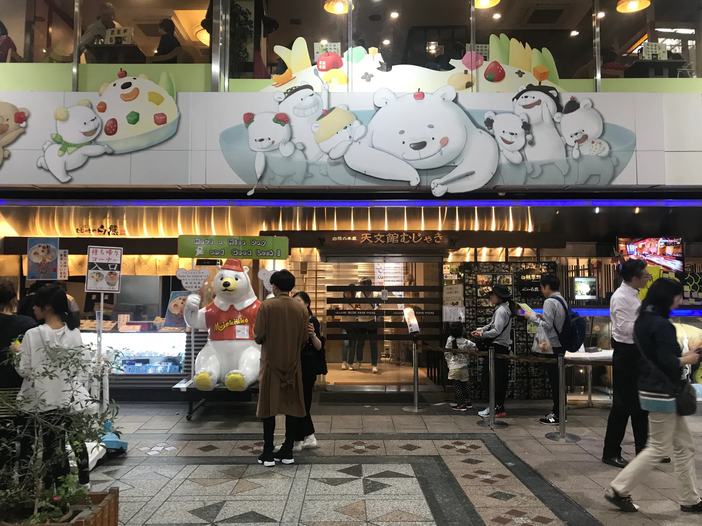 天文館むじゃき本店入口與白熊圖案招牌