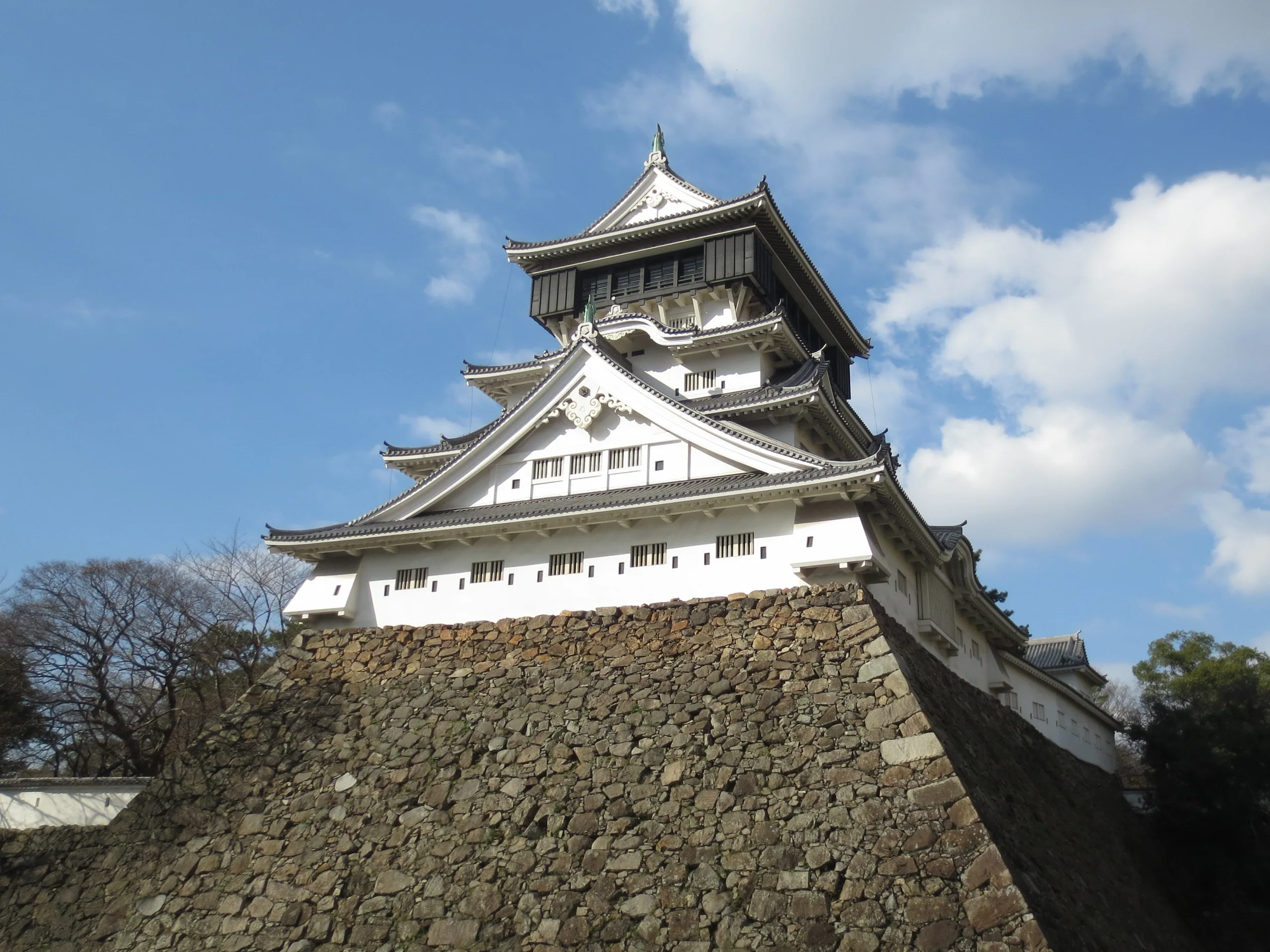 小倉城天守閣與石垣近景