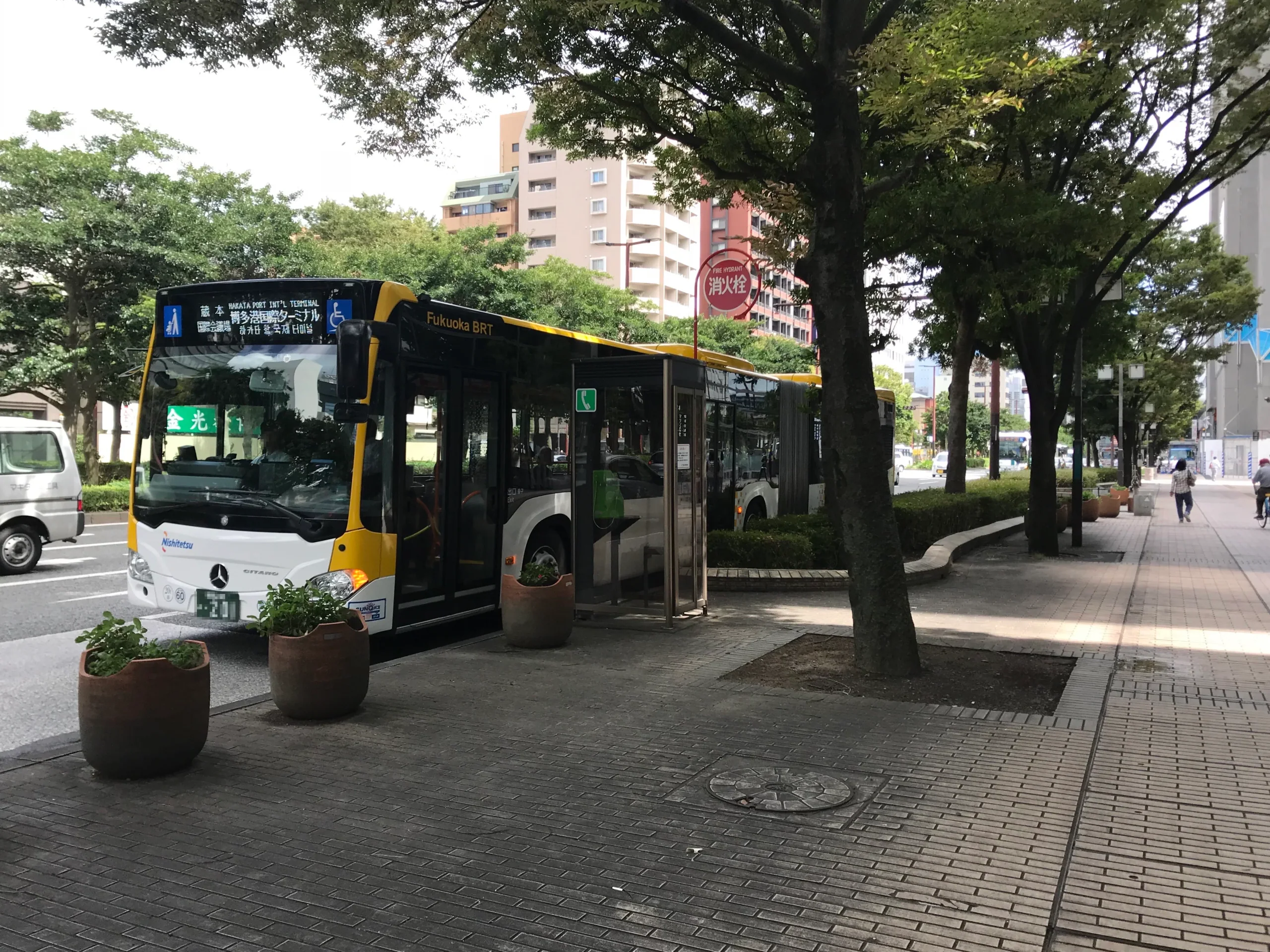 福岡市區行駛的西鐵 BRT 巴士實景