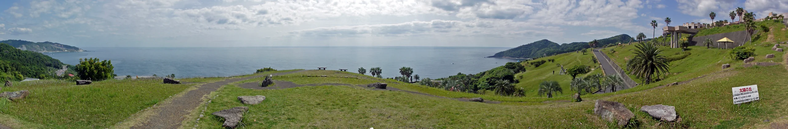Sun Messe 日南園區坡地與日向灘海岸全景
