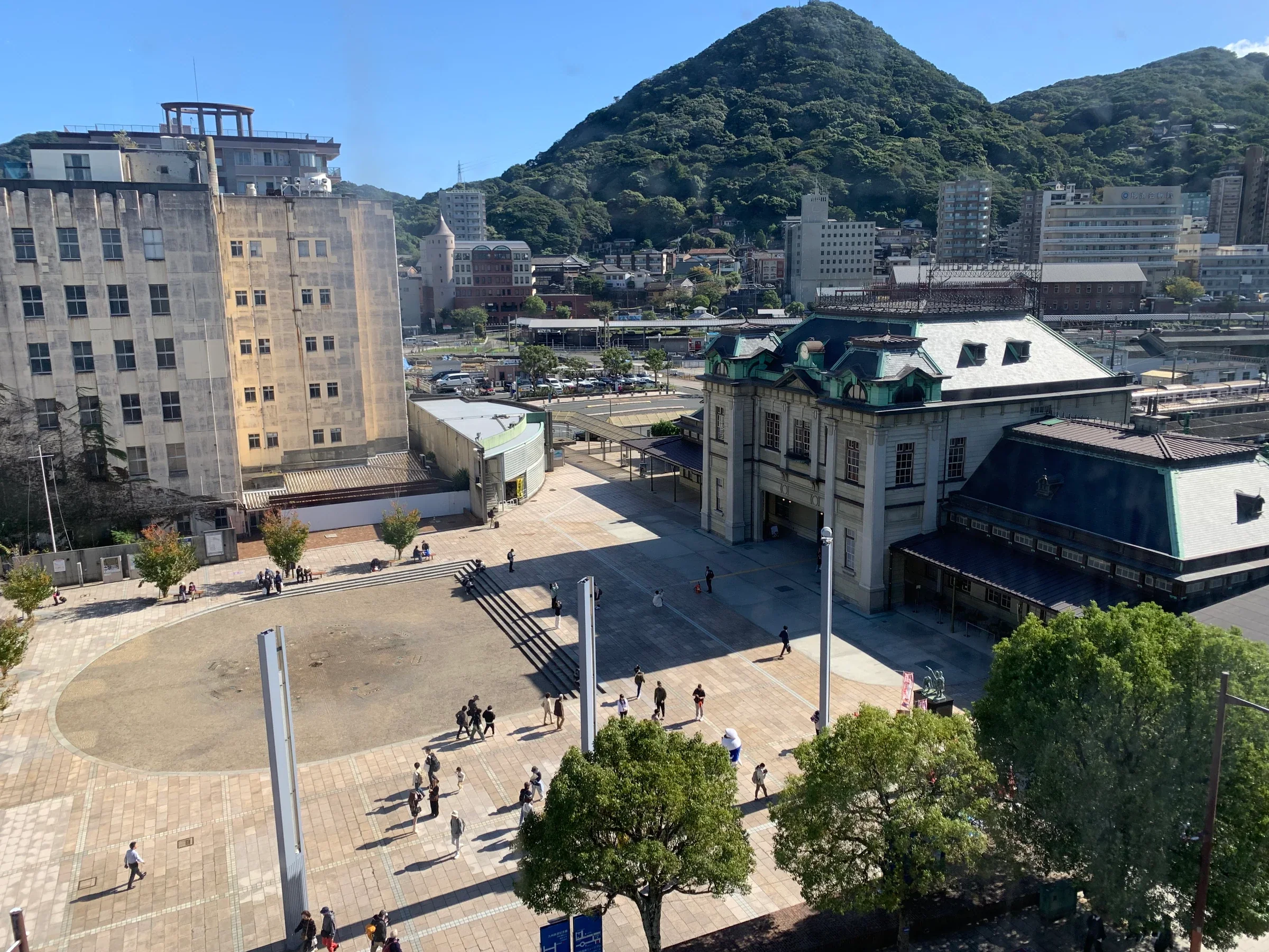 門司港站舍與站前廣場的實景俯瞰
