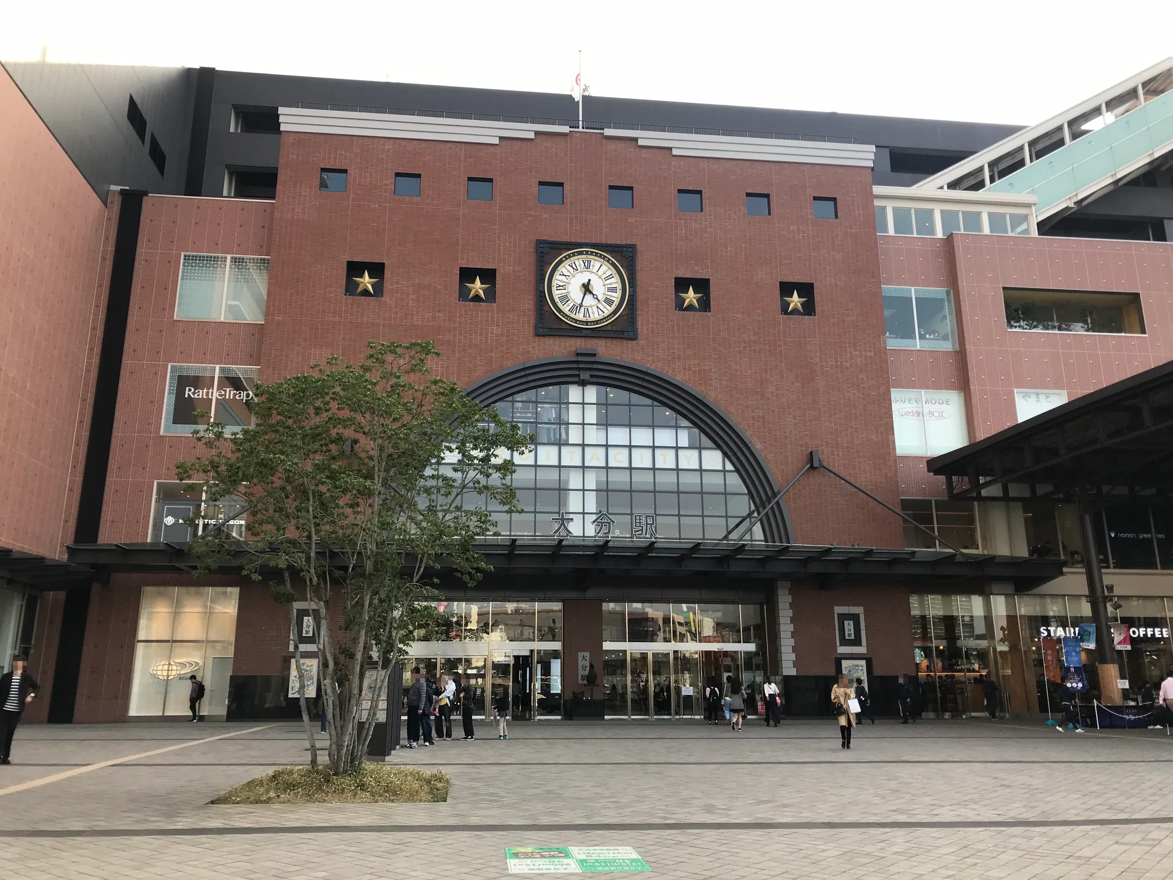 大分站府內中央口北側入口與車站時鐘