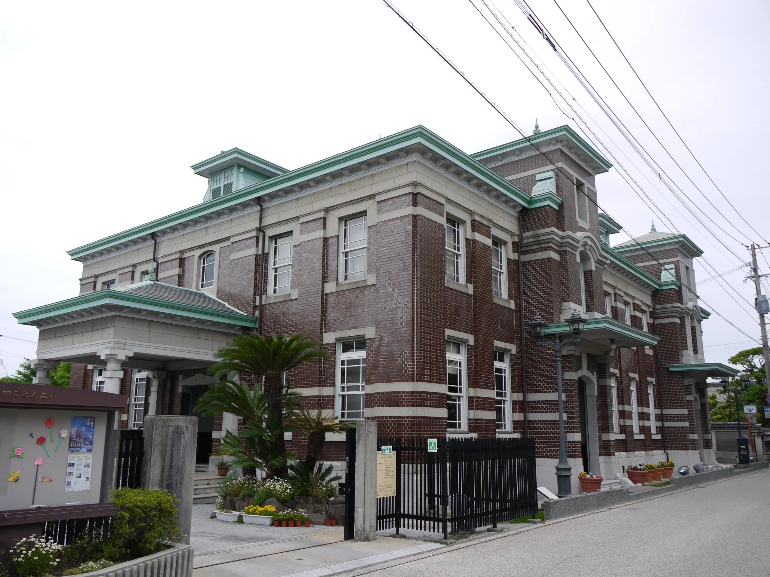 佐賀市歷史民俗館舊古賀銀行外觀，浪漫座位於建築一樓