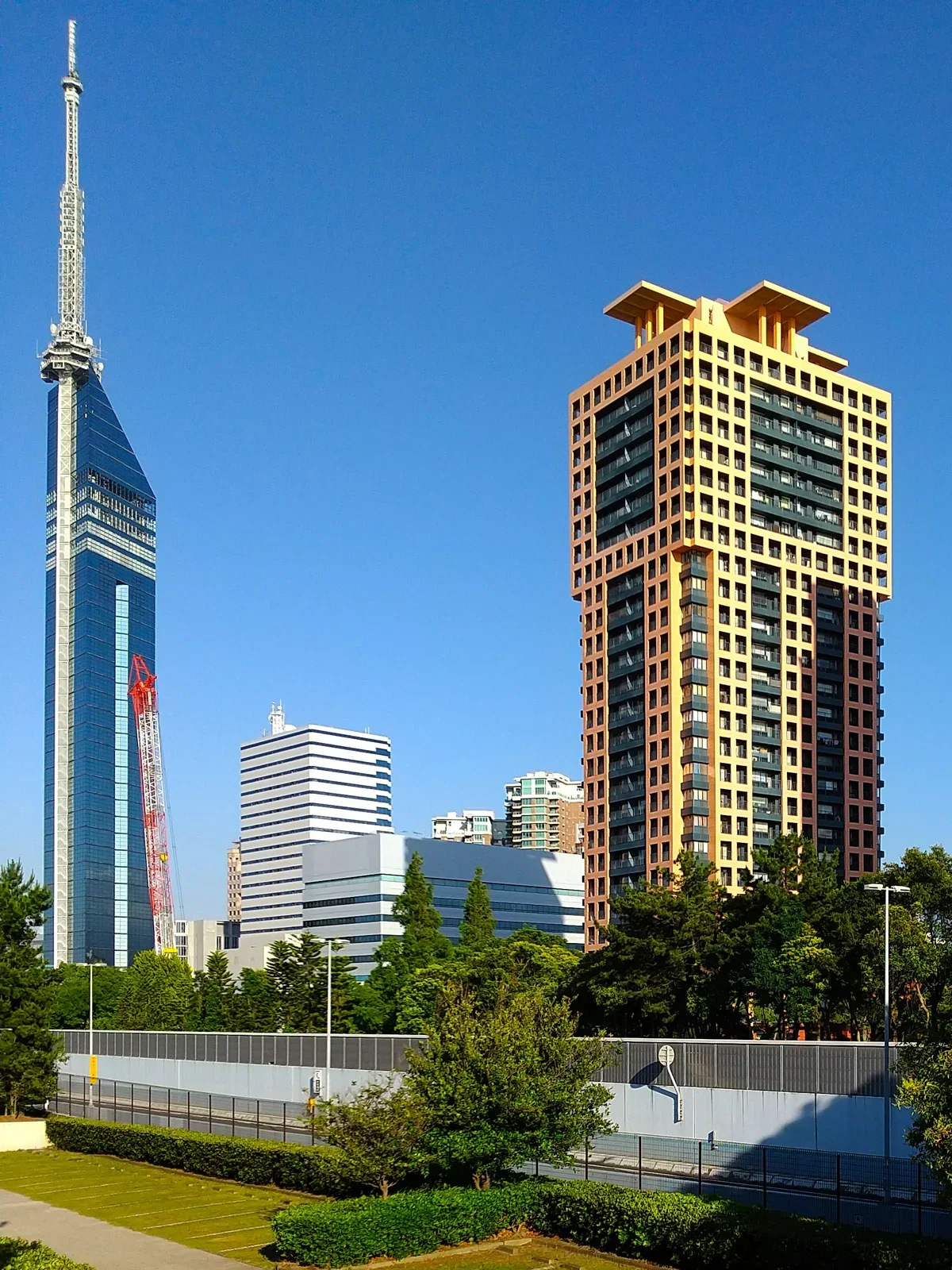 百道濱海邊望向福岡塔與周邊城市景觀