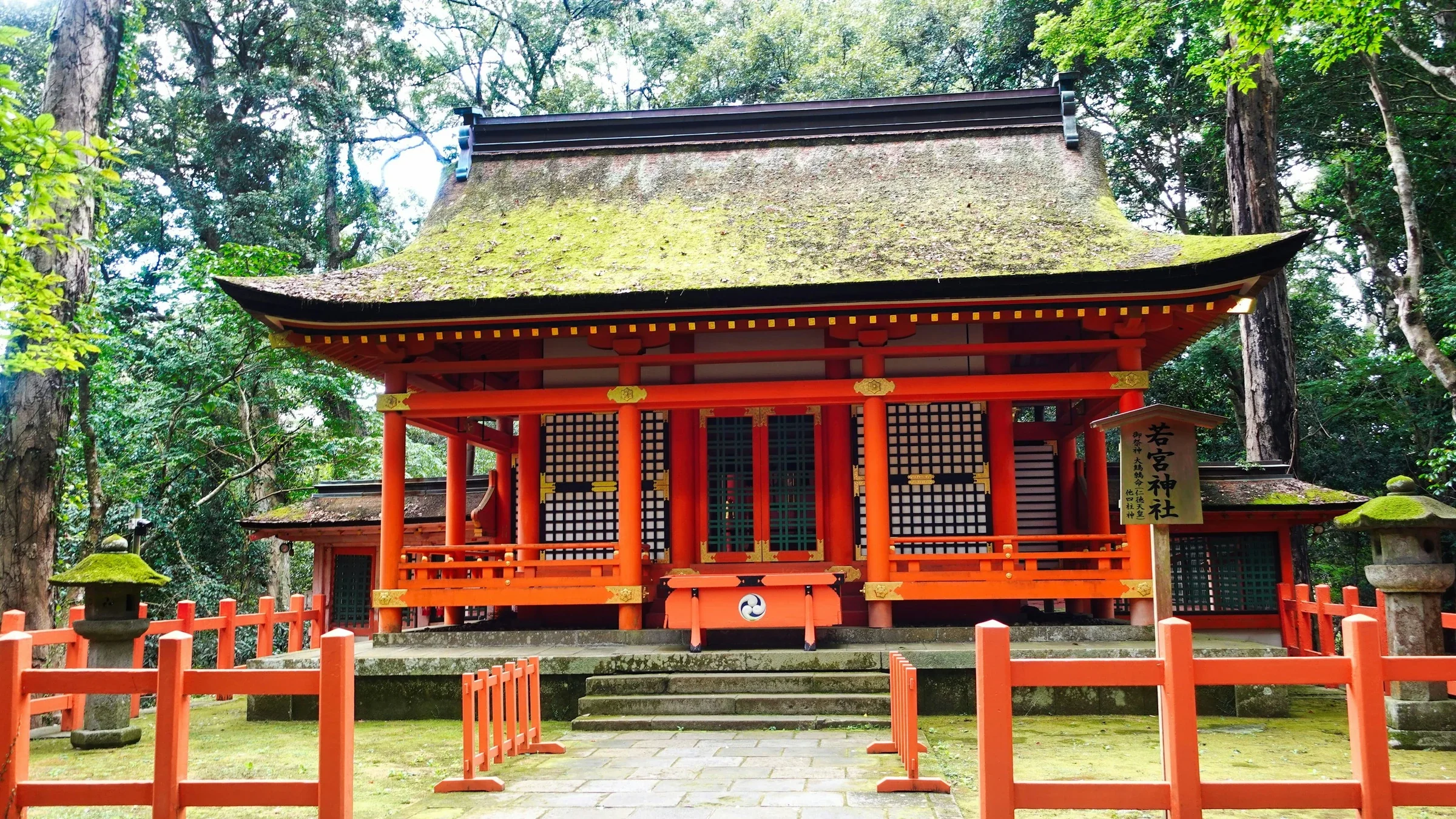 宇佐神宮境內若宮神社的朱紅色社殿